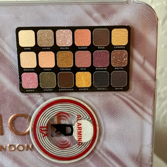 Revolution: Makeup Revolution Forever Flawless Palette- Nude - Picture 3 of 16